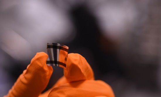 Image: The new bendy X-ray detectors could revolutionize cancer treatment (Photo courtesy of University of Surrey